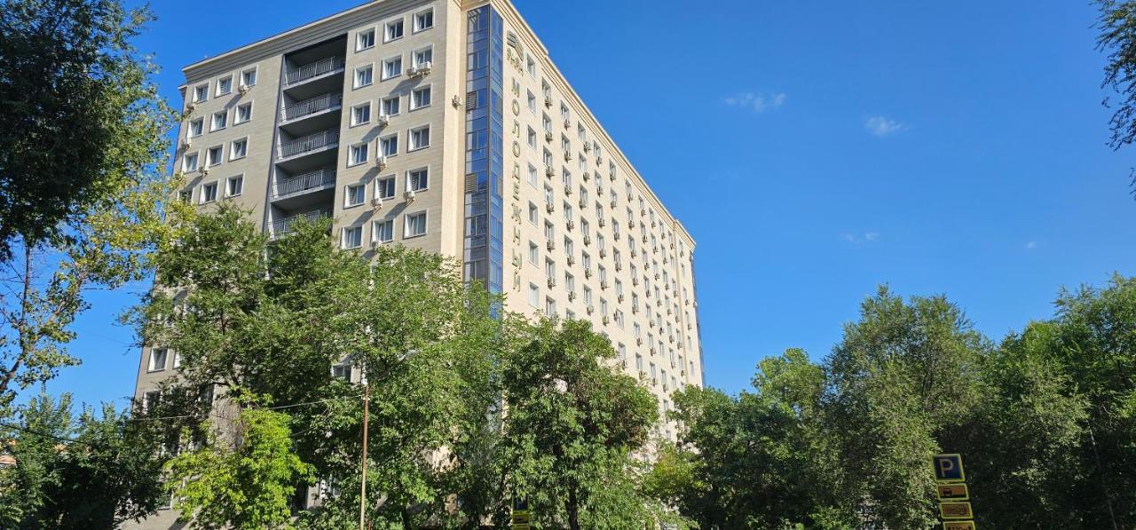 One Bedroom Apartment Next To Arbat In The Heart Of อัลมาตี ภายนอก รูปภาพ