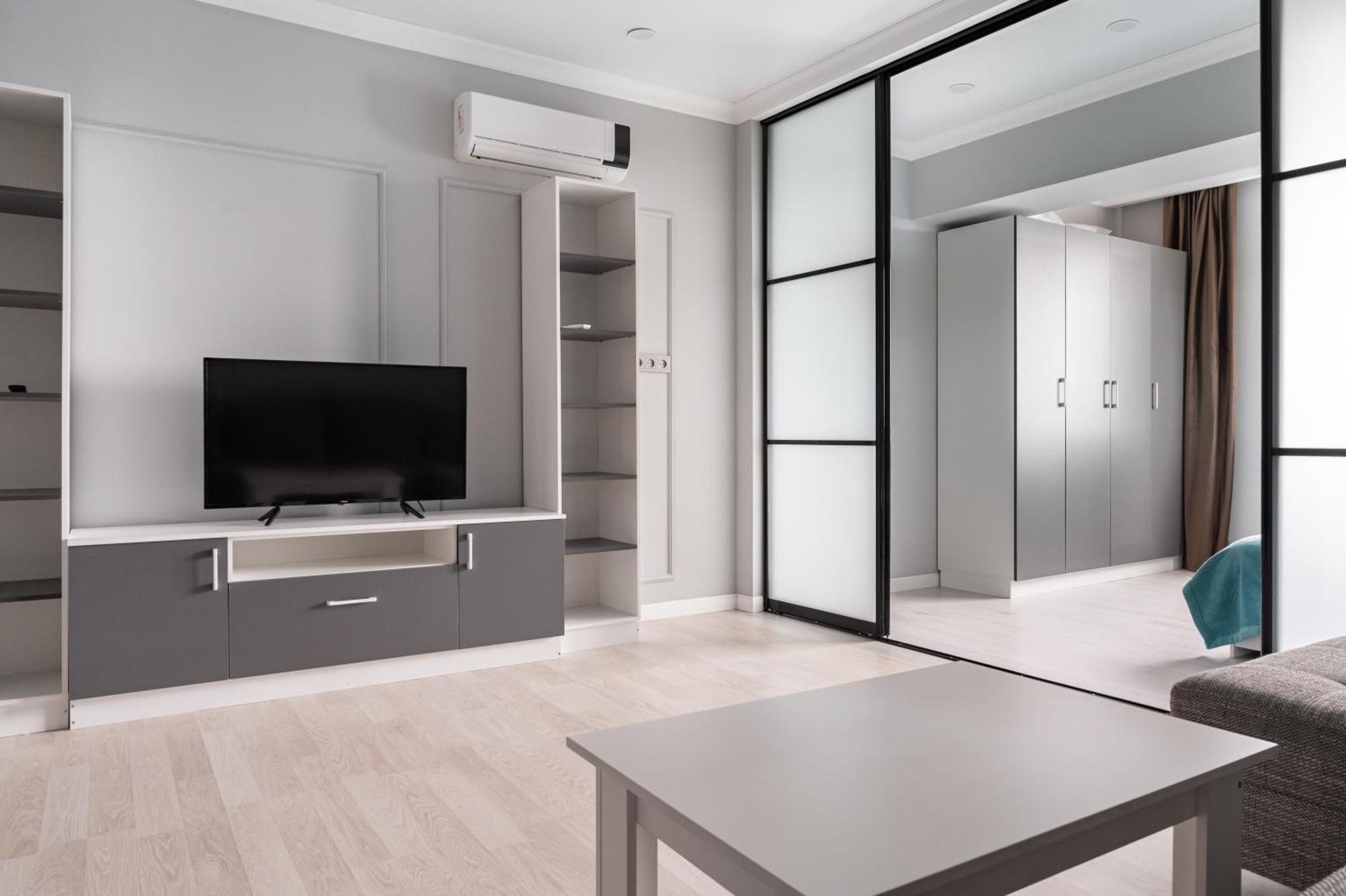 One Bedroom Apartment Next To Arbat In The Heart Of อัลมาตี ภายนอก รูปภาพ